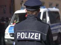 В Германии полицейских приняли за стриптизеров