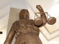 Новосибирский прецедент: суд ликвидировал ООО, нарушившее закон об адвокатуре