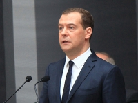 Медведев назначил "Роснефть" единственным поставщиков топлива для МВД