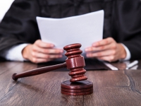 Суд амнистировал информировавшего о полицейских облавах зампрокурора