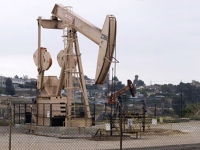 Правительство обеспечит стабильный налоговый режим для нефтяников после встряски отрасли
