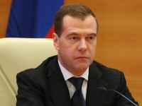 Медведев попросил не называть предлагаемый сбор "налогом на тунеядство"
