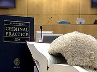 Британский регулятор заявил о сокращении финансирования на 32%